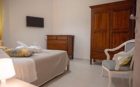Amare Apartment Near The Sea
